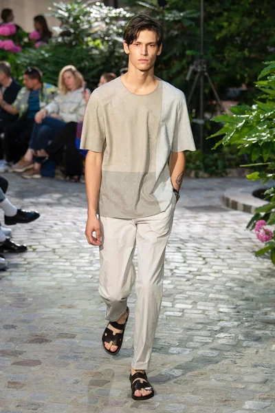 Look 46